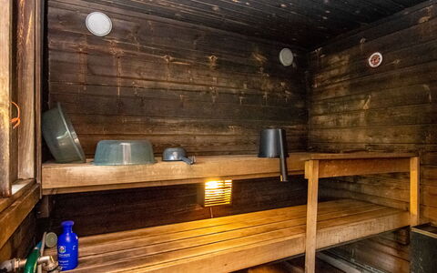 Kekkola: Bed, Meubilair, Slaapkamer, Interieur Ontwerp, Bedding, Laken, Flooring, Hout, Verdieping, Kamer