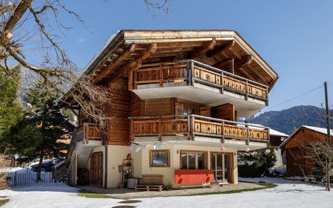 Chalet sans Soucis: Hout, Huis, Verblijf, Deur, Balkon, Ontwerp, Timmerhout, Blokhut