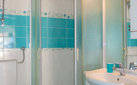 Senj 114: Loodgieterswerkinrichting, Groen, Gebouw, Blauw, Deur Van De Douche, Douchekop, Badkamer, Douche, Purper