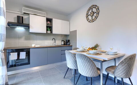 Labin 389: Interieur Ontwerp, Meubilair, Flooring, Plafond, Keuken, Countertop, Verdieping, Kamer, Verlichting, Cabinetry