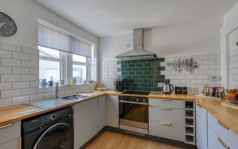 Suilven: Keuken, Toestel Van De Keuken, Major Appliance, Countertop, Interieur Ontwerp, Flooring, Cabinetry, Verdieping, Huishoudapparatuur, Plafond