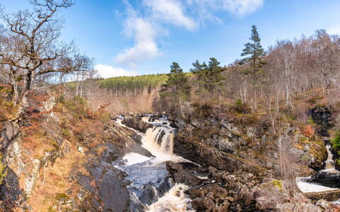 Suilven: Wolk, Fabriek, Lucht, Water, Natuurlijk Landschap, Berg, Bedrock, Hoogland, Boom, Waterloop