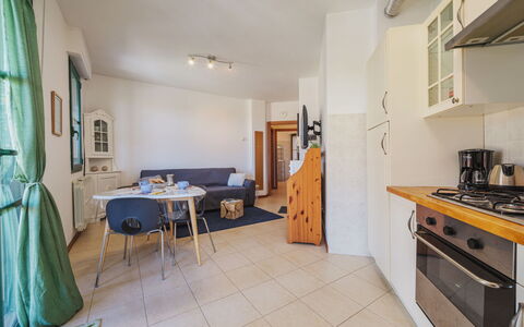 Appartamento Pietrasanta: Meubilair, Eigendom, Fotolijst, Azure, Hout, Verlichting, Interieur Ontwerp, Comfort, Verdieping, Flooring