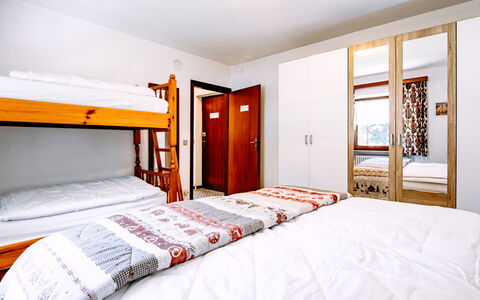 Canazei 440: Eigendom, Meubilair, Gebouw, Comfort, Venster, Bed Frame, Hout, Interieur Ontwerp, Huis