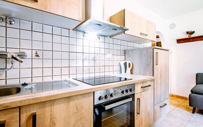 Cesa Minach 440.1: Cabinetry, Countertop, Meubilair, Gootsteen, Kraan, Wastafel, Fornuis, Keuken, Loodgieterswerkinrichting, Toestel Van De Keuken