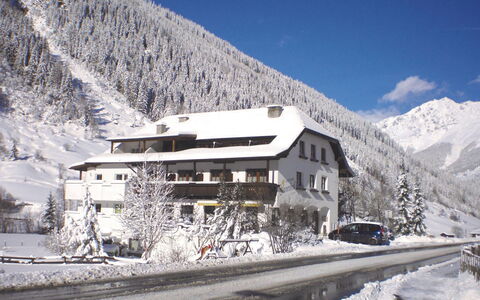 Feichten im Kaunertal 107: Lucht, Sneeuw, Berg, Gebouw, Wolk, Helling, Venster, Boom, Huis, Hoogland