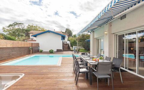 Villa Suerte: Lucht, Wolk, Meubilair, Water, Fabriek, Tafel, Stoel, Azure, Zwembad, Schaduw