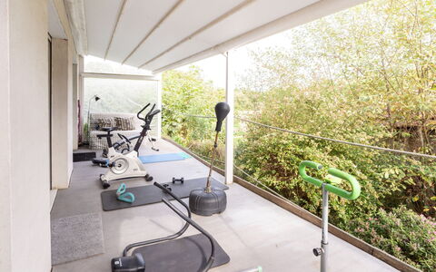 Villa Suerte: Fabriek, Meubilair, Gebouw, Schaduw, Architectuur, Interieur Ontwerp, Tafel, Hout, Boom, Bloempot