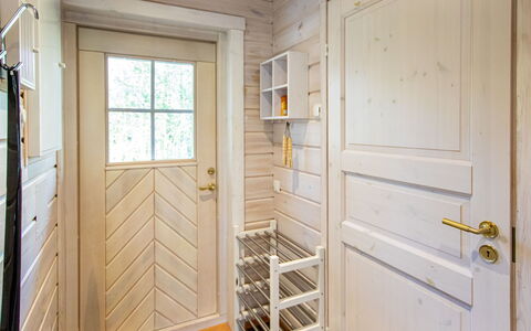 Arha: Bed, Meubilair, Slaapkamer, Interieur Ontwerp, Bedding, Laken, Flooring, Hout, Verdieping, Kamer