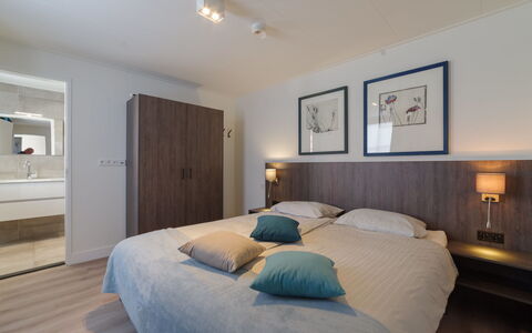 Ganuenta: Meubilair, Eigendom, Gebouw, Comfort, Azure, Hout, Textiel, Verlichting, Interieur Ontwerp, Bed