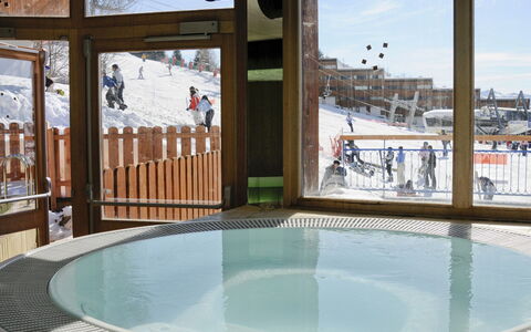 Bourg St Maurice 651: Eigendom, Dag, Water, Schaduw, Architectuur, Vrije Tijd, Zwembad, Lucht, Onroerend Goed, Sneeuw