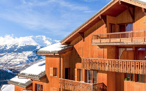 Vallandry 651: Lucht, Wolk, Gebouw, Venster, Hout, Berg, Huis, Sneeuw, Helling, Woongebied