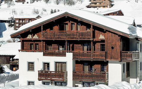 Les Gets 651: Sneeuw, Gebouw, Venster, Eigendom, Huis, Helling, Stedelijk Ontwerp, Hout, Wereld, Materiële Goederen