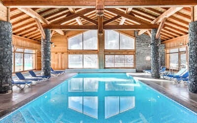 Serre Chevalier 651: Water, Meubilair, Zwembad, Eigendom, Tafel, Venster, Blauw, Azure, Architectuur, Stoel
