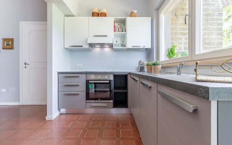 Villa Elpidio: Countertop, Cabinetry, Meubilair, Eigendom, Gebouw, Keuken, Gootsteen, Fornuis, Wastafel, Hout