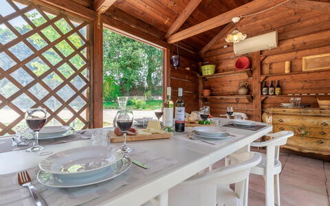 Villa Elpidio: Tafel, Meubilair, Eigendom, Tableware, Dishware, Hout, Interieur Ontwerp, Architectuur, Gebouw, Verdieping