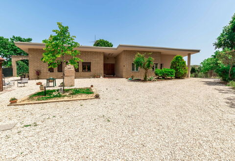 Villa Elpidio: Gebouw, Lucht, Fabriek, Boom, Huis, Land Lot, Schaduw, Vegetation, Venster, Landschap