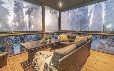 Rukan Rinnemaa a: Hout, Interieur Ontwerp, Flooring, Plafond, Verdieping, Meubilair, Bankstel, Houten Vloer, Woonkamer, Hardwood