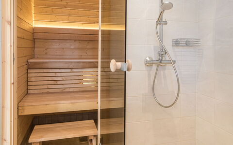 Kitkanvee 1: Flooring, Hout, Verdieping, Interieur Ontwerp, Loodgieterswerkinrichting, Badkamer, Loodgieter, Douche, Douchekop, Tegel