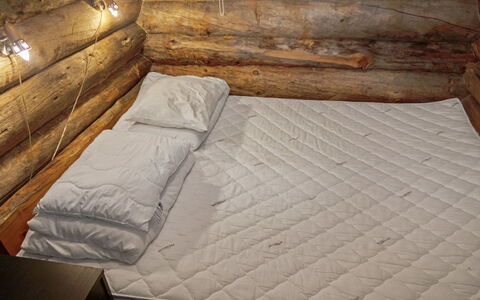 Hakojärven Kelomajat 2: Hout, Linens, Slaapkamer, Verdieping, Laken, Bedding, Hardwood, Kamer, Beits, Bed