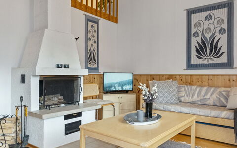 Siulapalkinen a 4: Meubilair, Interieur Ontwerp, Flooring, Hout, Verdieping, Plafond, Kamer, Woonkamer, Bankstel, Televisie