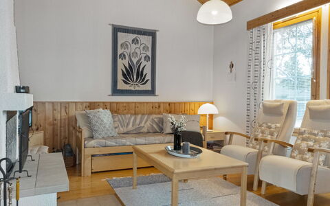 Siulapalkinen a 4: Meubilair, Interieur Ontwerp, Flooring, Verdieping, Hout, Kamer, Bankstel, Plafond, Woonkamer, Verlichting
