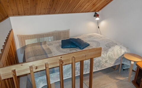 Siulapalkinen a 4: Meubilair, Interieur Ontwerp, Verdieping, Muur, Flooring, Slaapkamer, Hout, Bed, Plafond, Kamer