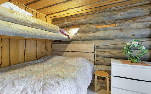Luppokero 1: Hout, Slaapkamer, Flooring, Verdieping, Interieur Ontwerp, Laken, Bed, Bedding, Plafond, Linens