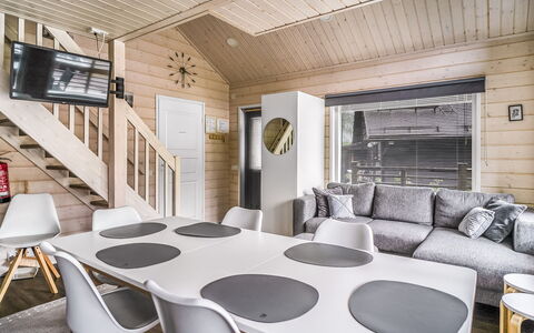 Himoksen Keiju 1: Bed, Meubilair, Slaapkamer, Interieur Ontwerp, Bedding, Laken, Flooring, Hout, Verdieping, Kamer