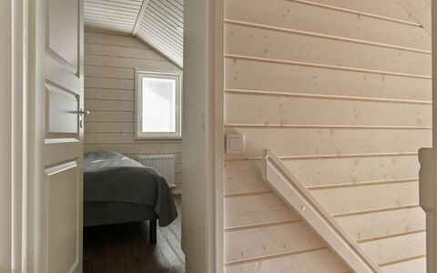 Himoksen Keiju 1: Bed, Meubilair, Slaapkamer, Interieur Ontwerp, Bedding, Laken, Flooring, Hout, Verdieping, Kamer