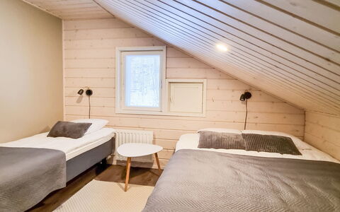 Himoksen Keiju 1: Bed, Meubilair, Slaapkamer, Interieur Ontwerp, Bedding, Laken, Flooring, Hout, Verdieping, Kamer