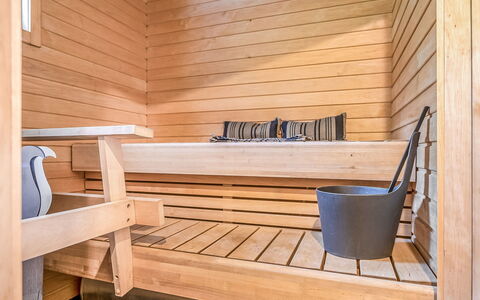 Himoksen Keiju 1: Bed, Meubilair, Slaapkamer, Interieur Ontwerp, Bedding, Laken, Flooring, Hout, Verdieping, Kamer