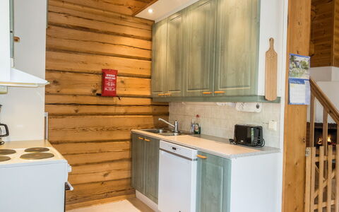 Kranni 2: Venster, Huis, Hout, Huis, Siding, Verblijf, Dak, Freezing, Schuifraam, Helling