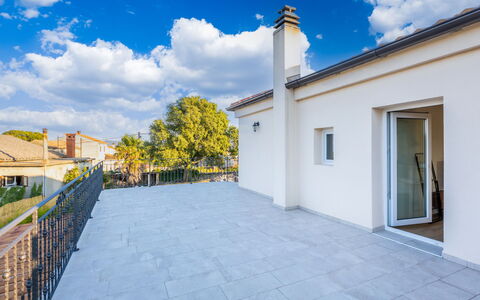 Paesana Heritage House: Lucht, Wolk, Fabriek, Bloem, Ecoregio, Natuurlijk Landschap, Boom, Land Lot, Landbouw, Plain