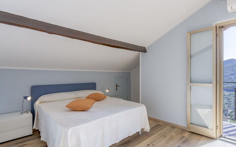 Gabriella: Meubilair, Comfort, Hout, Bed, Verlichting, Schaduw, Venster, Verdieping, Flooring