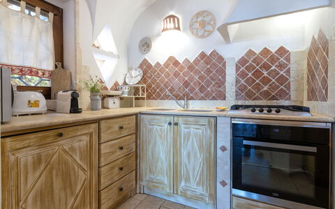 Valentina: Keuken, Interieur Ontwerp, Countertop, Flooring, Plafond, Toestel Van De Keuken, Major Appliance, Cabinetry, Fornuis, Tegel
