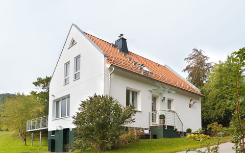 Forsthaus Gut Malberg: Sneeuw, Lucht, Berg, Venster, Wolk, Gebouw, Huis, Helling, Boom, Verblijf