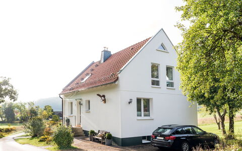 Forsthaus Gut Malberg: Sneeuw, Lucht, Berg, Venster, Wolk, Gebouw, Huis, Helling, Boom, Verblijf
