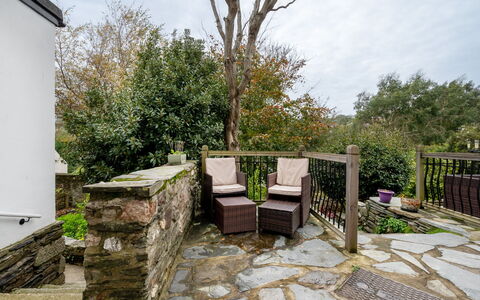 Cherry Orchard Cottage: Lucht, Water, Wolk, Strand, Paraplu, Buitenmeubels, Schaduw, Kust En Oceanic Landvormen