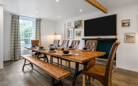 Cherry Orchard House: Meubilair, Interieur Ontwerp, Flooring, Hout, Tafel, Plafond, Verdieping, Keuken En Eettafel, Eetkamer, Verlichting