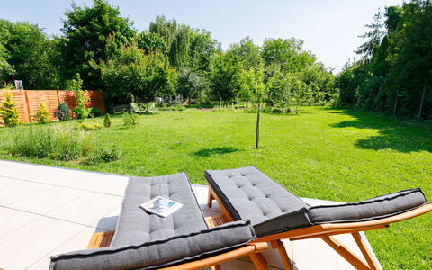 Sunstreet: Fabriek, Lucht, Plantengemeenschap, Natuur, Buitenmeubels, Buitentafel, Boom, Natuurlijk Landschap, Gras, Vrije Tijd