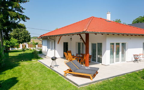 Sunstreet: Gebouw, Lucht, Fabriek, Venster, Huis, Boom, Schaduw, Land Lot, Buitenmeubels, Deur