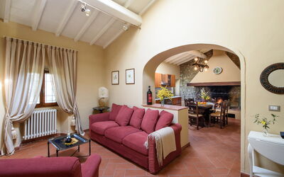 Casa del Fattore: Meubilair, Bankstel, Tafel, Comfort, Fotolijst, Decoratie, Huis, Interieur Ontwerp, Woonkamer, Flooring