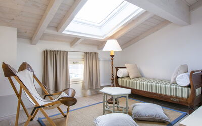Il Giardino Segreto 640.3: Meubilair, Eigendom, Gebouw, Bankstel, Tafel, Comfort, Hout, Stoel, Woonkamer, Interieur Ontwerp