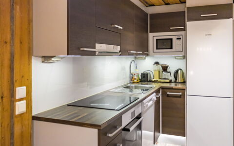 Luppokero 3: Toestel Van De Keuken, Keuken, Countertop, Meubilair, Cabinetry, Major Appliance, Huishoudapparatuur, Flooring, Interieur Ontwerp, Hout