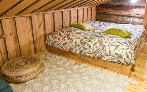 Luppokero 3: Slaapkamer, Bed, Interieur Ontwerp, Flooring, Hout, Verdieping, Meubilair, Bedding, Laken, Linens