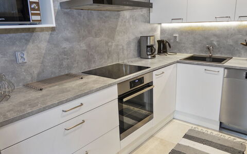 Agenttimajat 1: Flooring, Countertop, Keuken, Hout, Verdieping, Major Appliance, Interieur Ontwerp, Toestel Van De Keuken, Huishoudapparatuur, Cabinetry