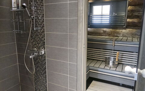 Agenttimajat 1: Flooring, Verdieping, Interieur Ontwerp, Tegel, Loodgieterswerkinrichting, Badkamer, Loodgieter, Deur Van De Douche, Hardwood