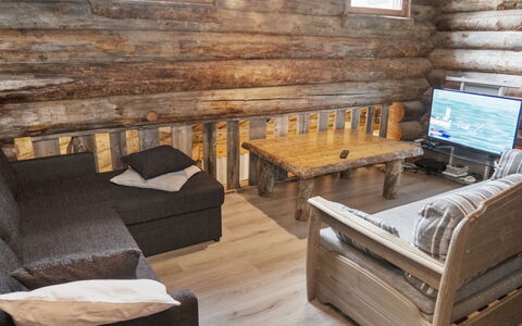 Agenttimajat 1: Meubilair, Flooring, Hout, Verdieping, Interieur Ontwerp, Houten Vloer, Kamer, Hardwood, Woonkamer, Beits