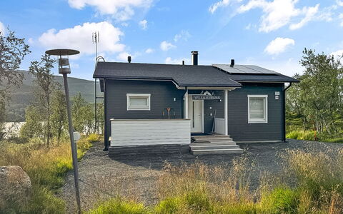 Willa Kiiruna: Huis, Huis, Dak, Verblijf, Siding, Deur, Werf, Oprit, Garden Gebouwen